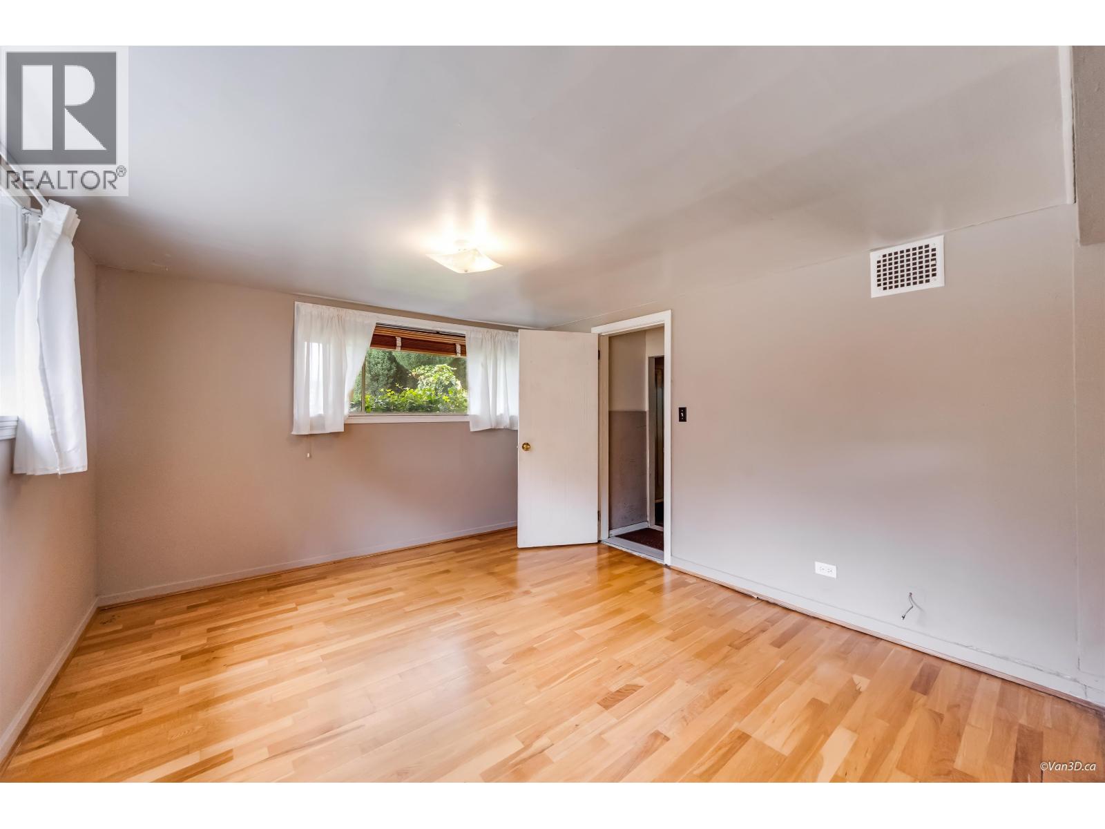 96 W 16th Avenue Property Photo 37