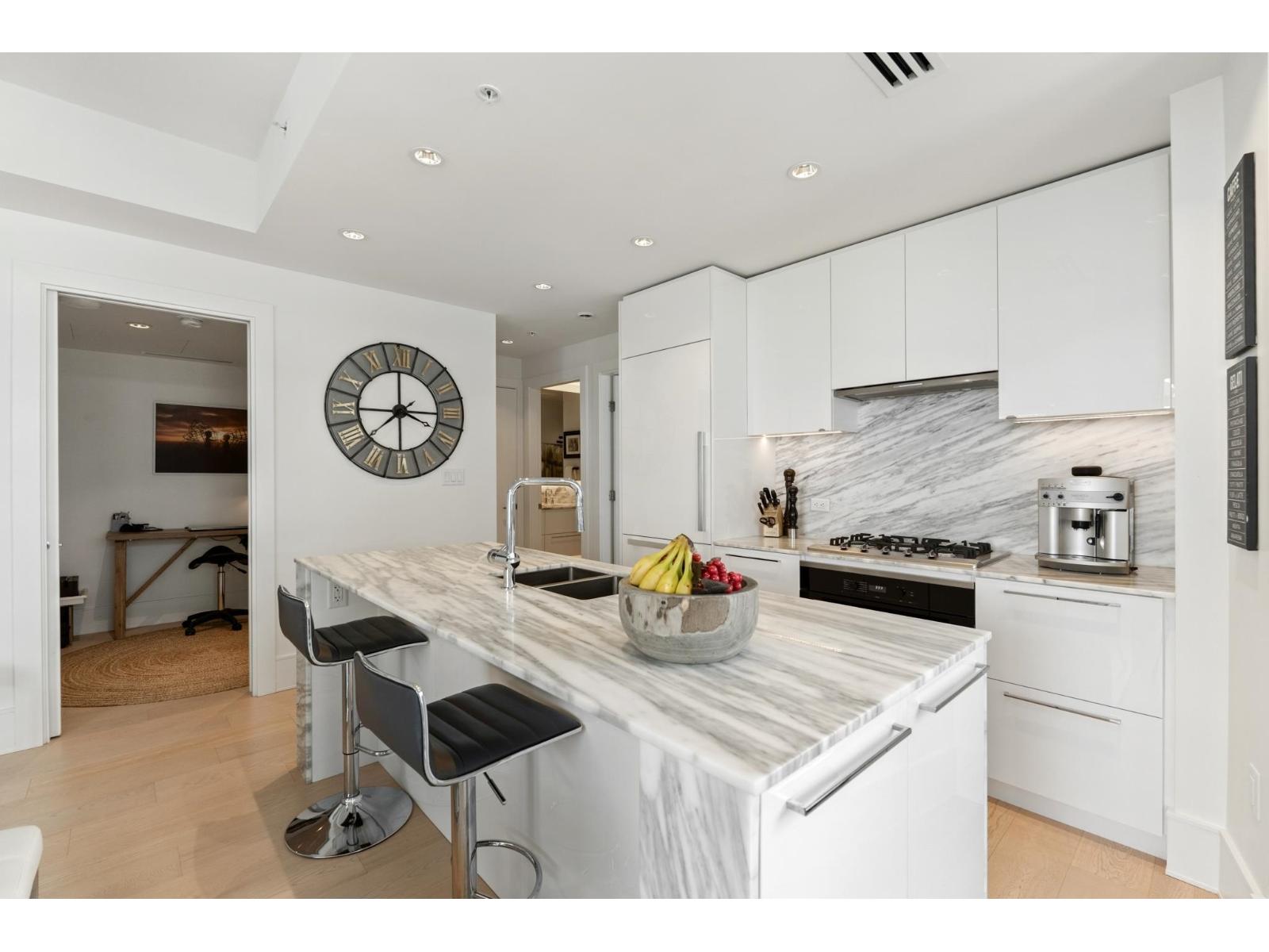 1504 1500 Martin Street Property Photo 5