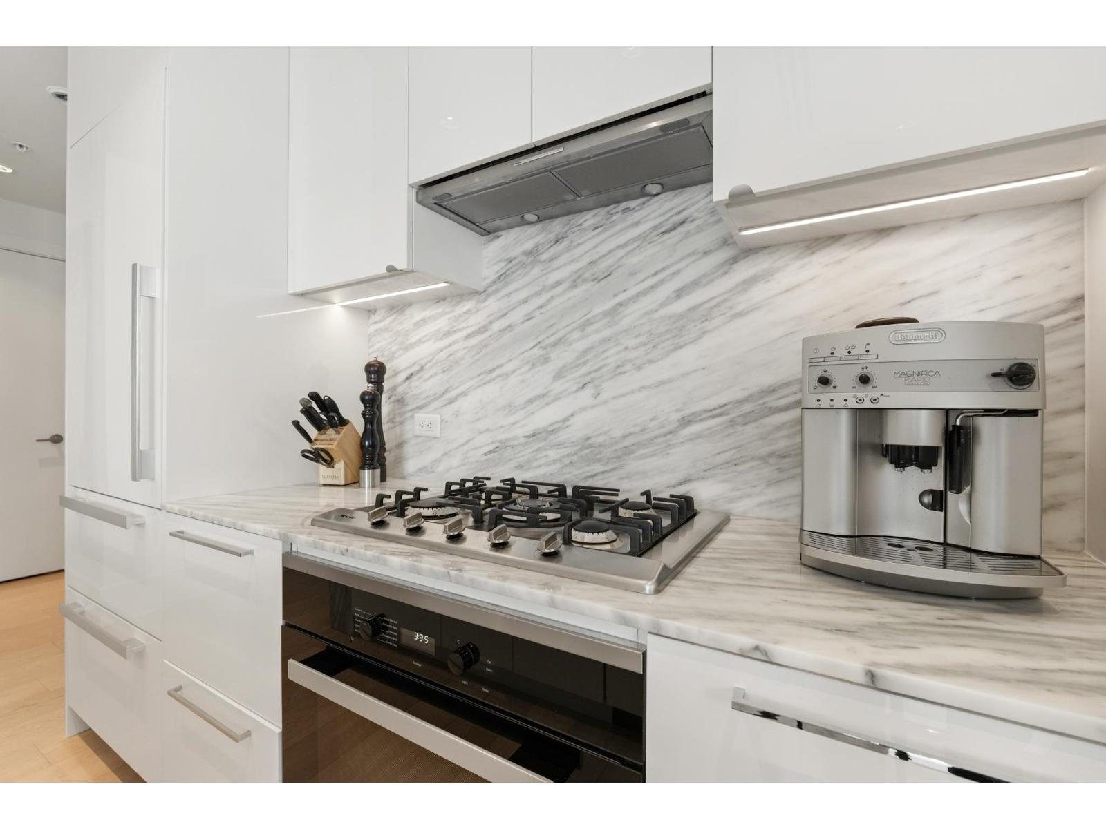 1504 1500 Martin Street Property Photo 9