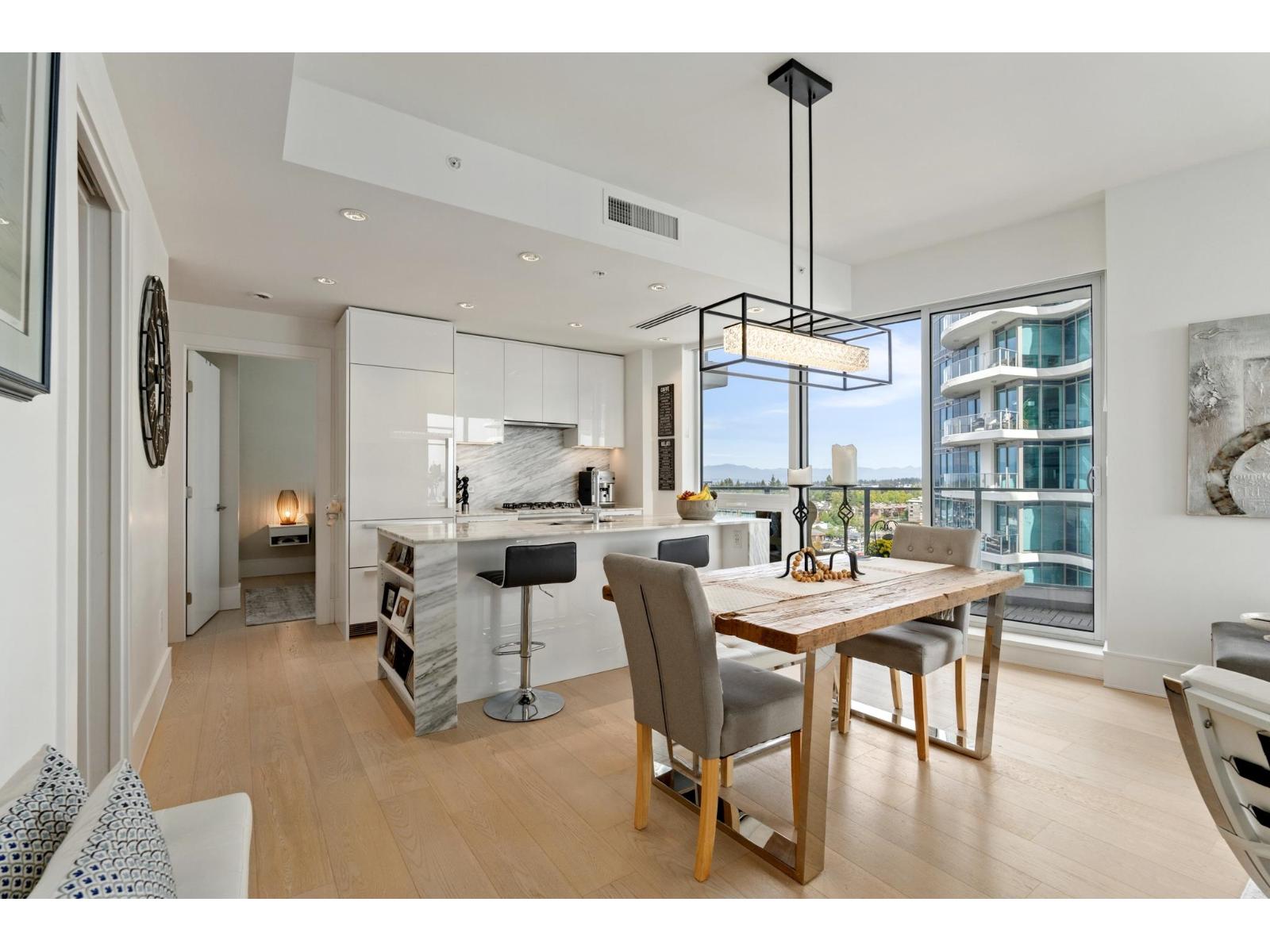 1504 1500 Martin Street Property Photo 11