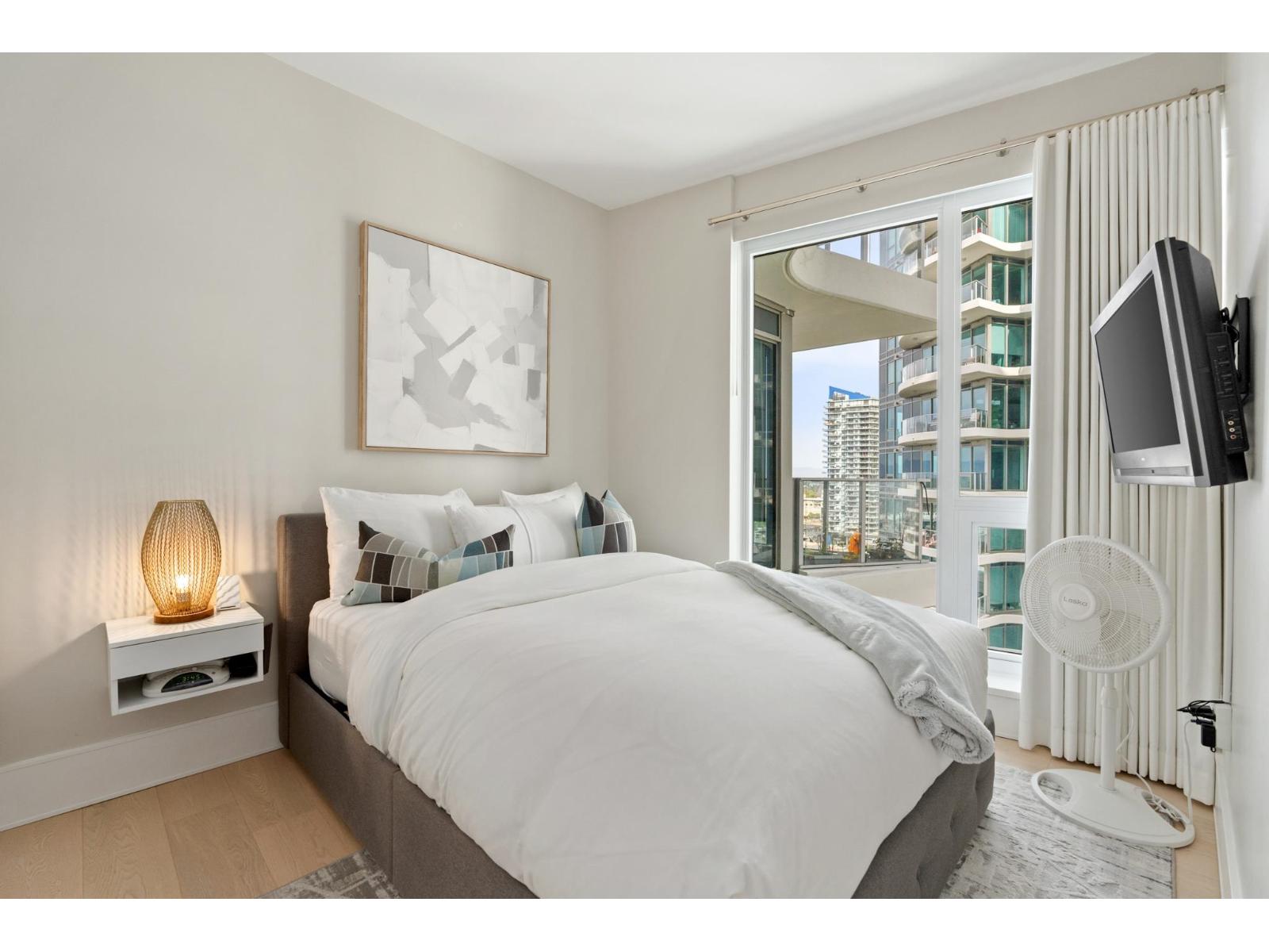 1504 1500 Martin Street Property Photo 15