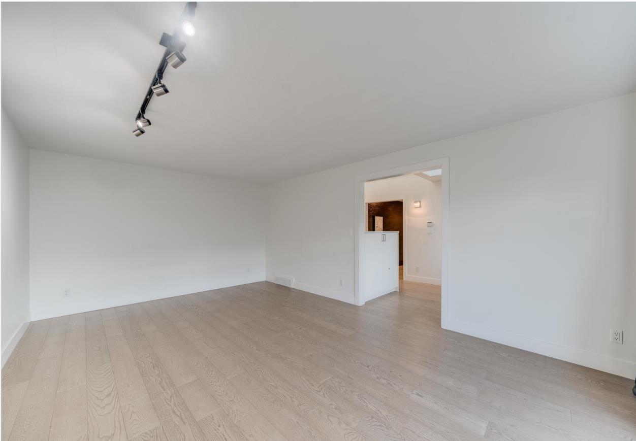 3464 196 Street Property Photo 6