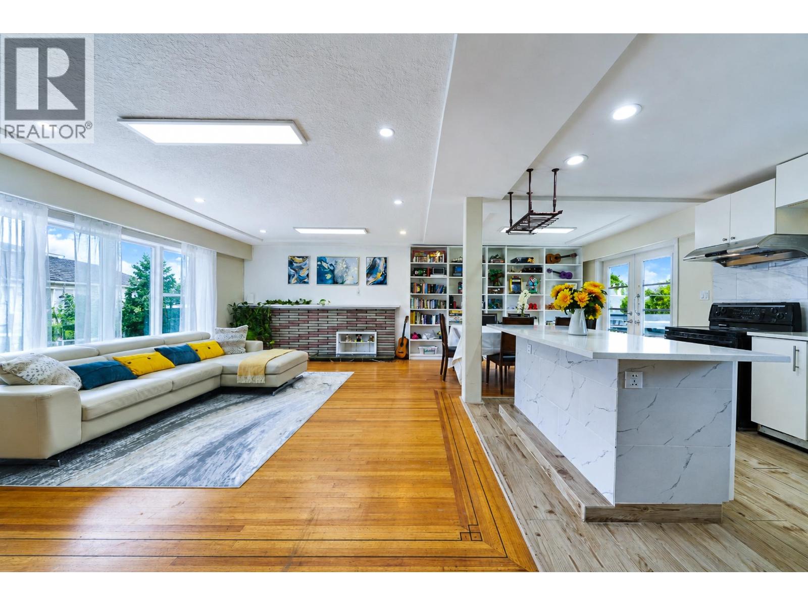 8260 Elsmore Road Property Photo 1
