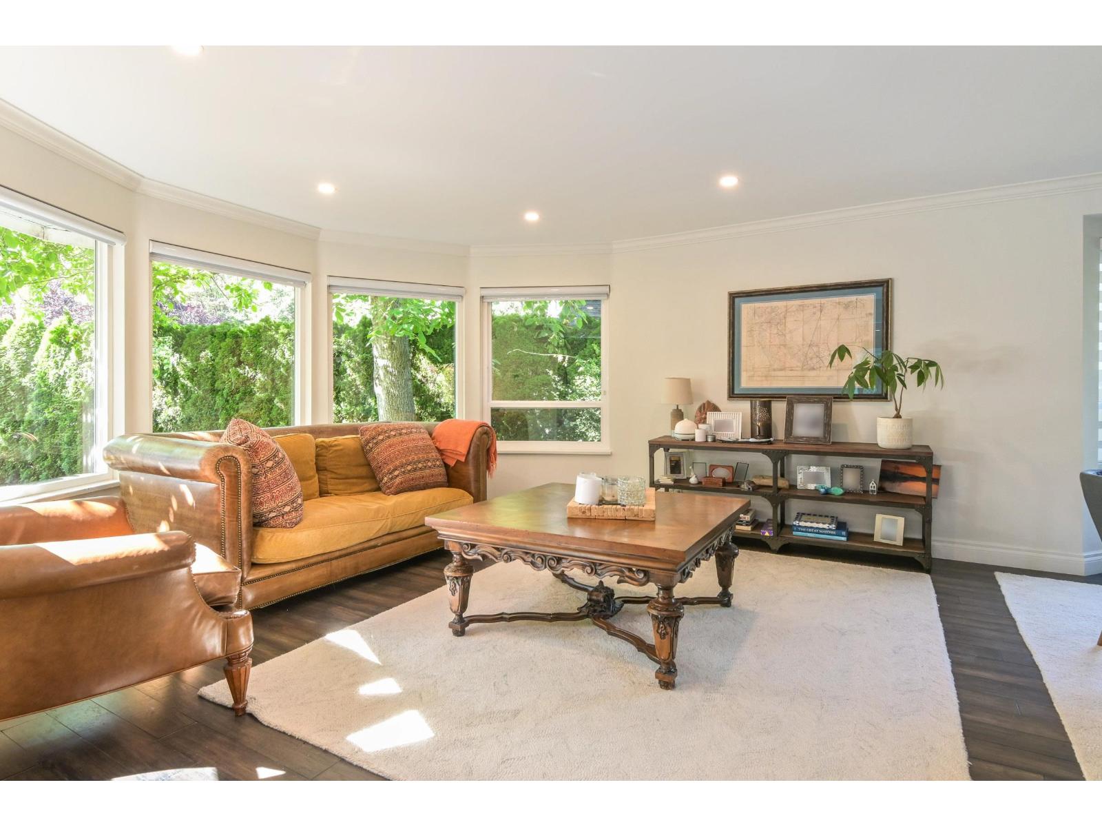 16281 11 Avenue Property Photo 4