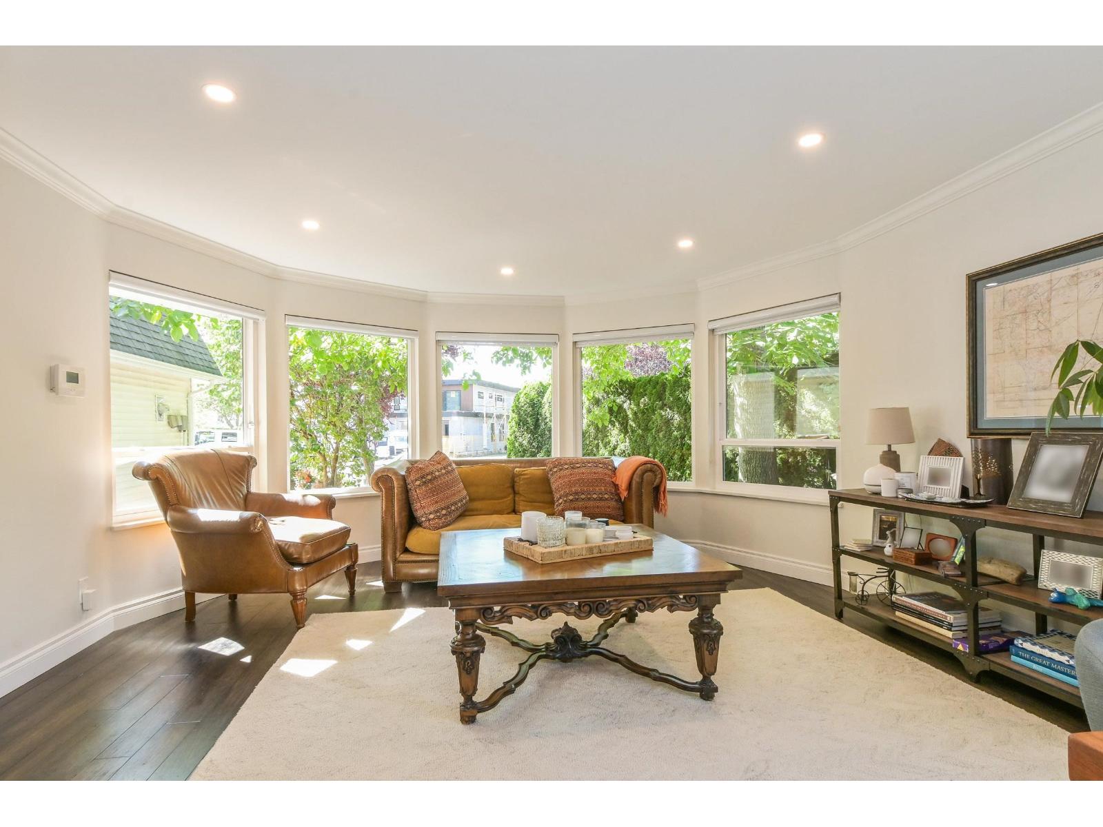 16281 11 Avenue Property Photo 5