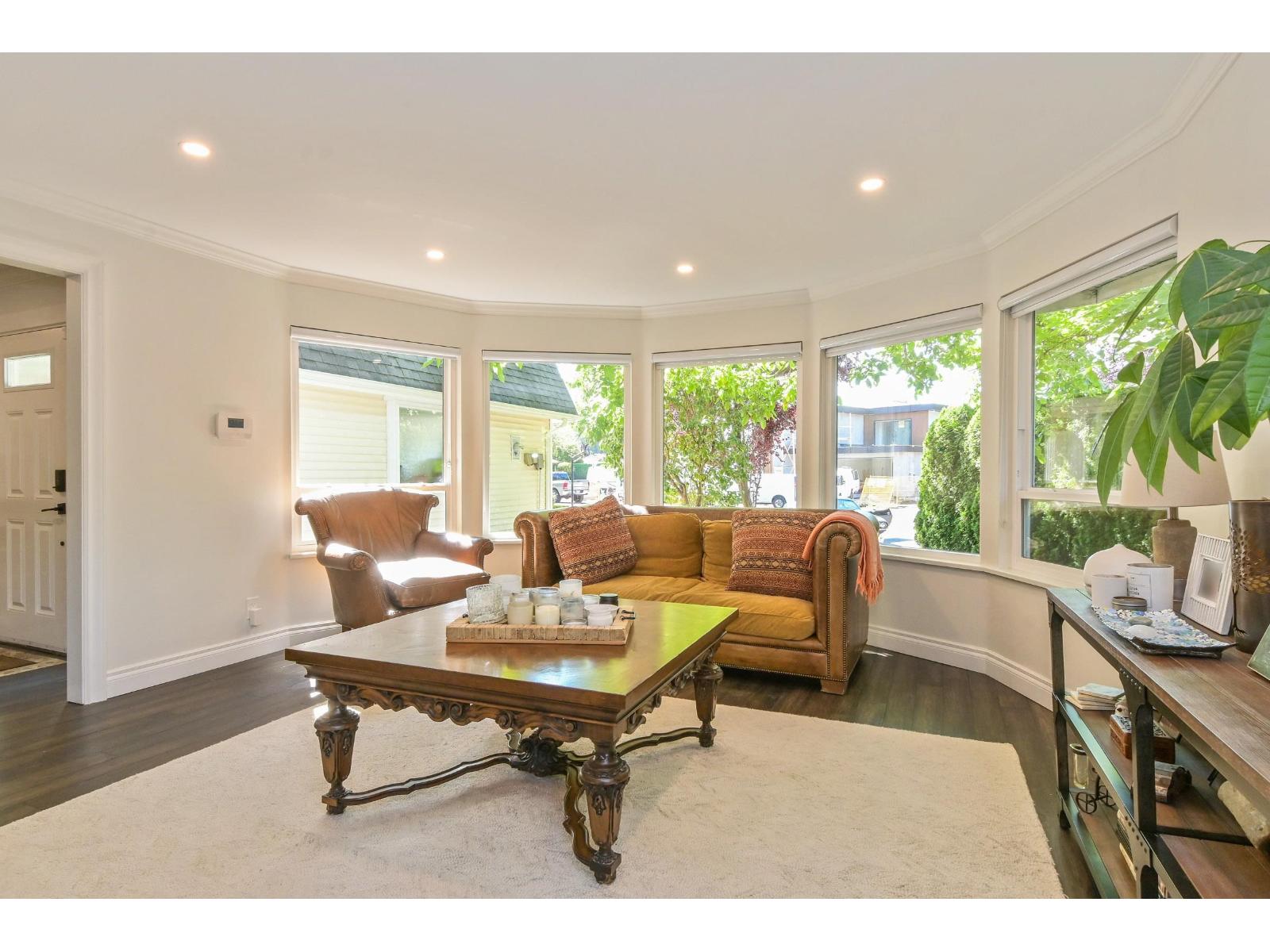 16281 11 Avenue Property Photo 6