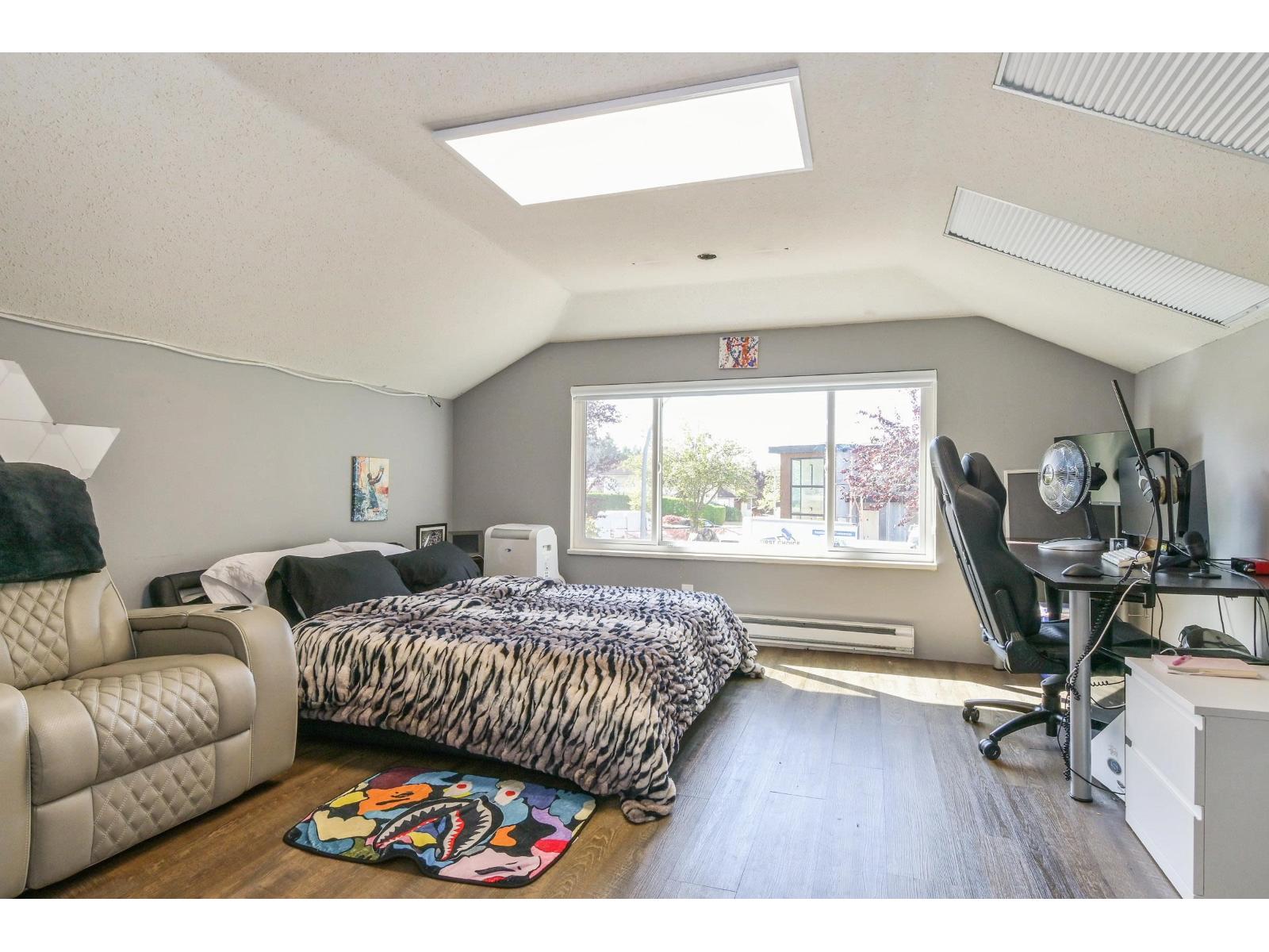 16281 11 Avenue Property Photo 27