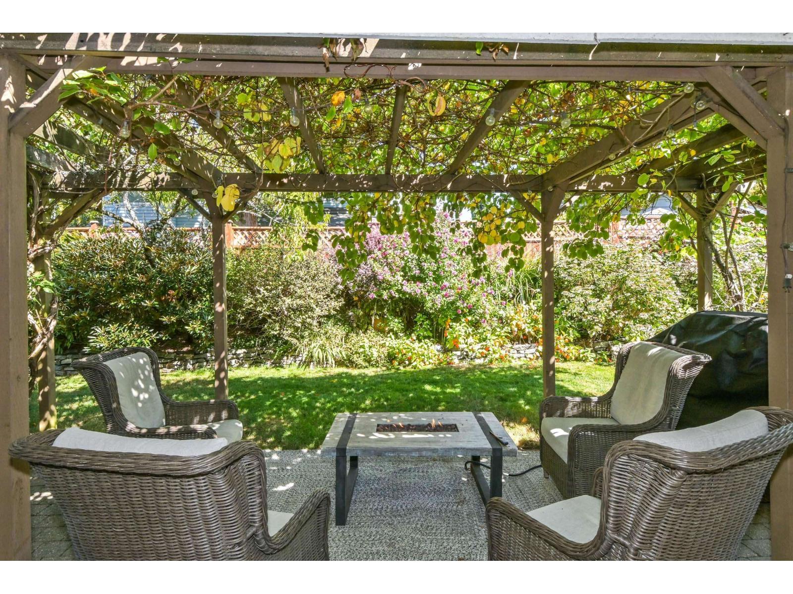 16281 11 Avenue Property Photo 30