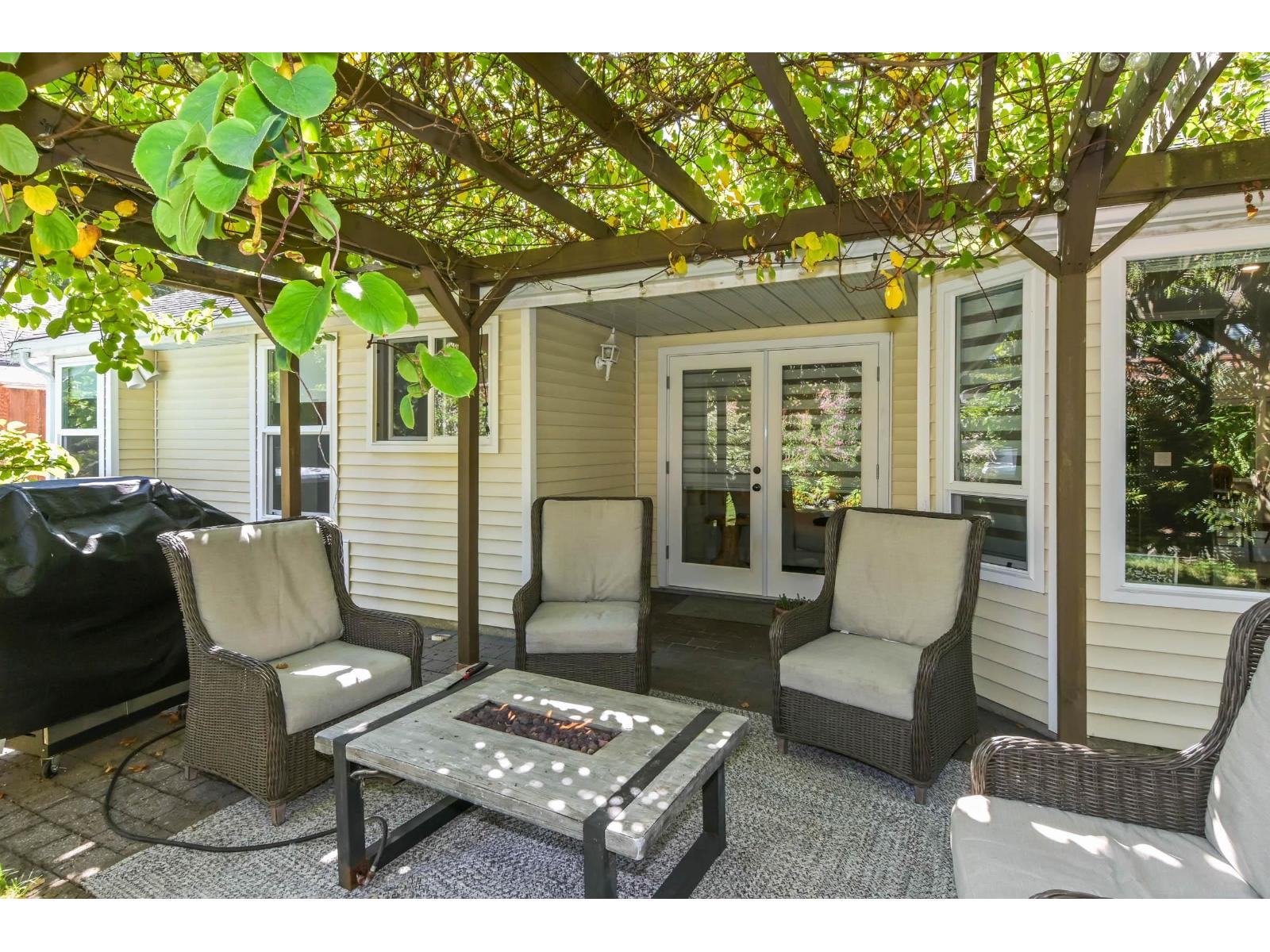 16281 11 Avenue Property Photo 31