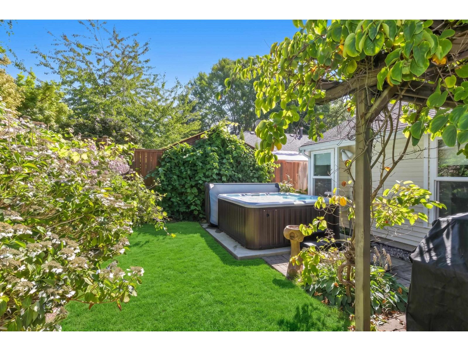 16281 11 Avenue Property Photo 32
