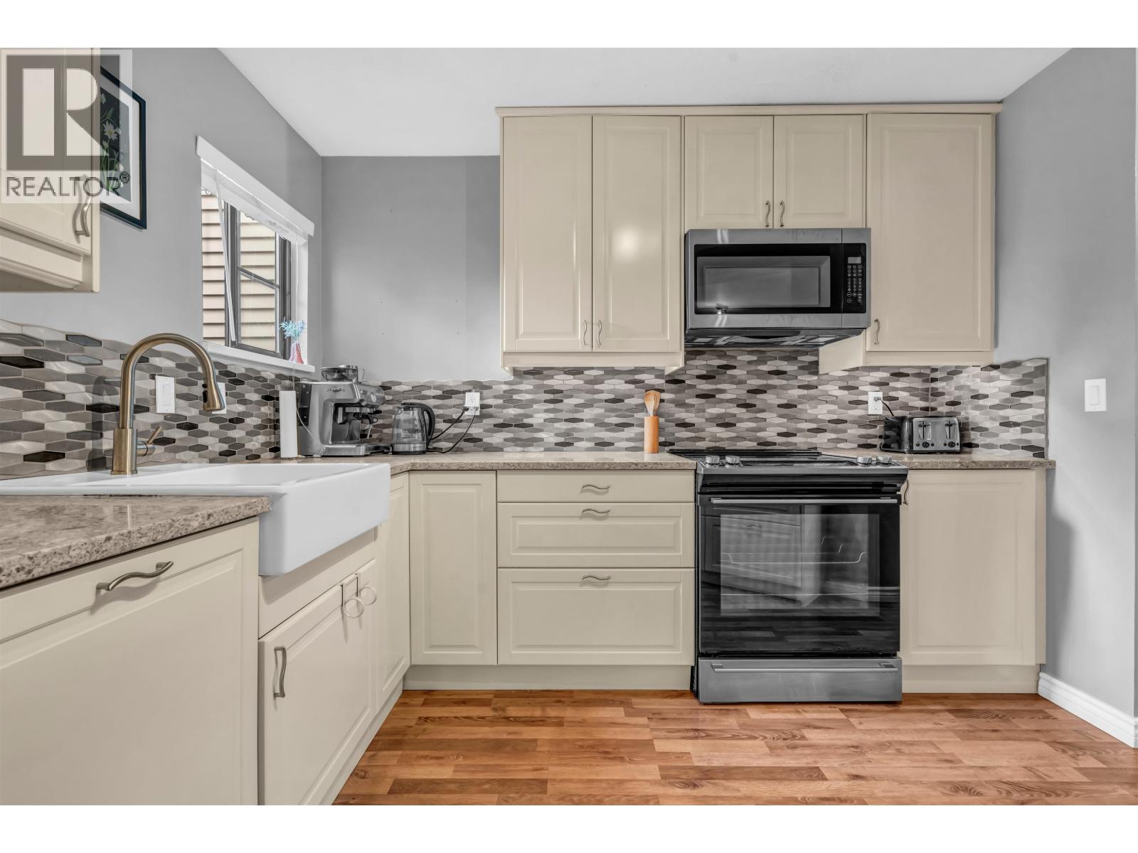 3 98 Begin Street Property Photo 4
