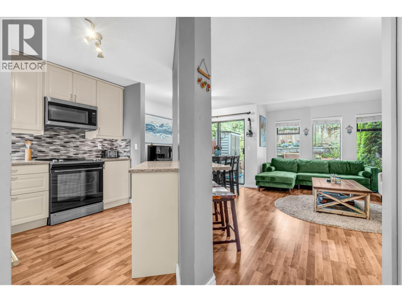 3 98 Begin Street Property Photo 5