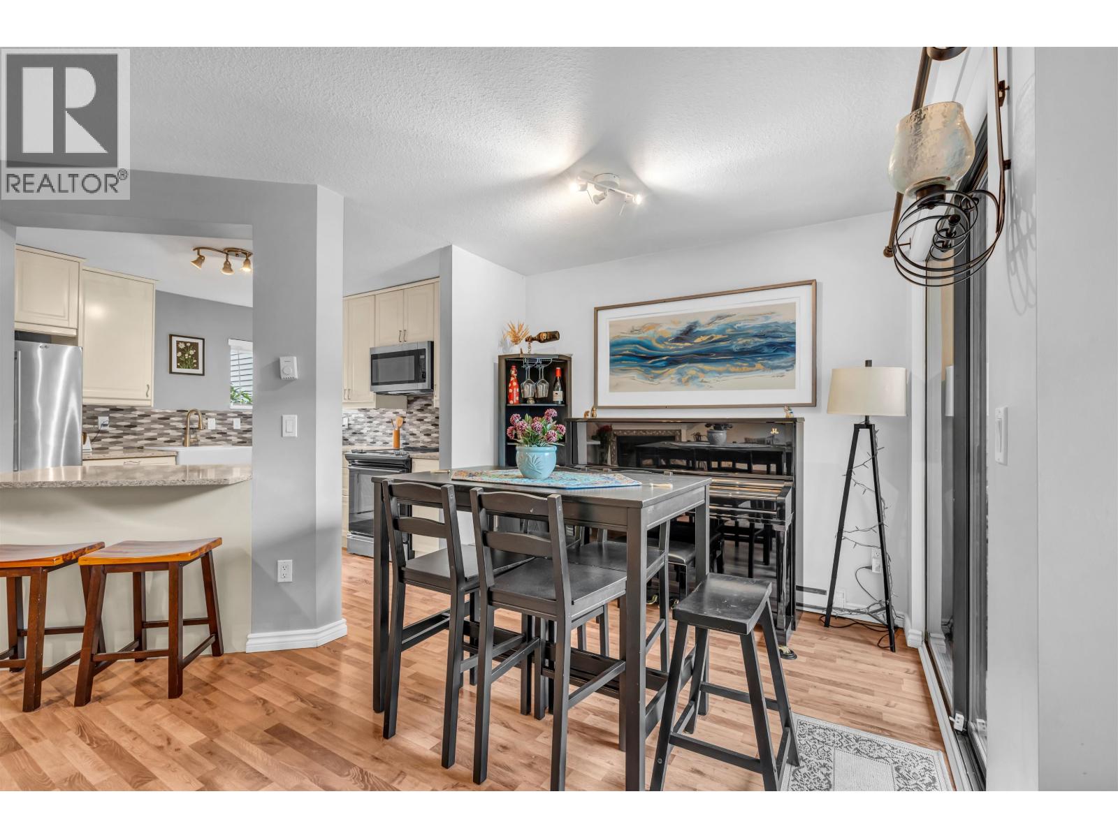 3 98 Begin Street Property Photo 6