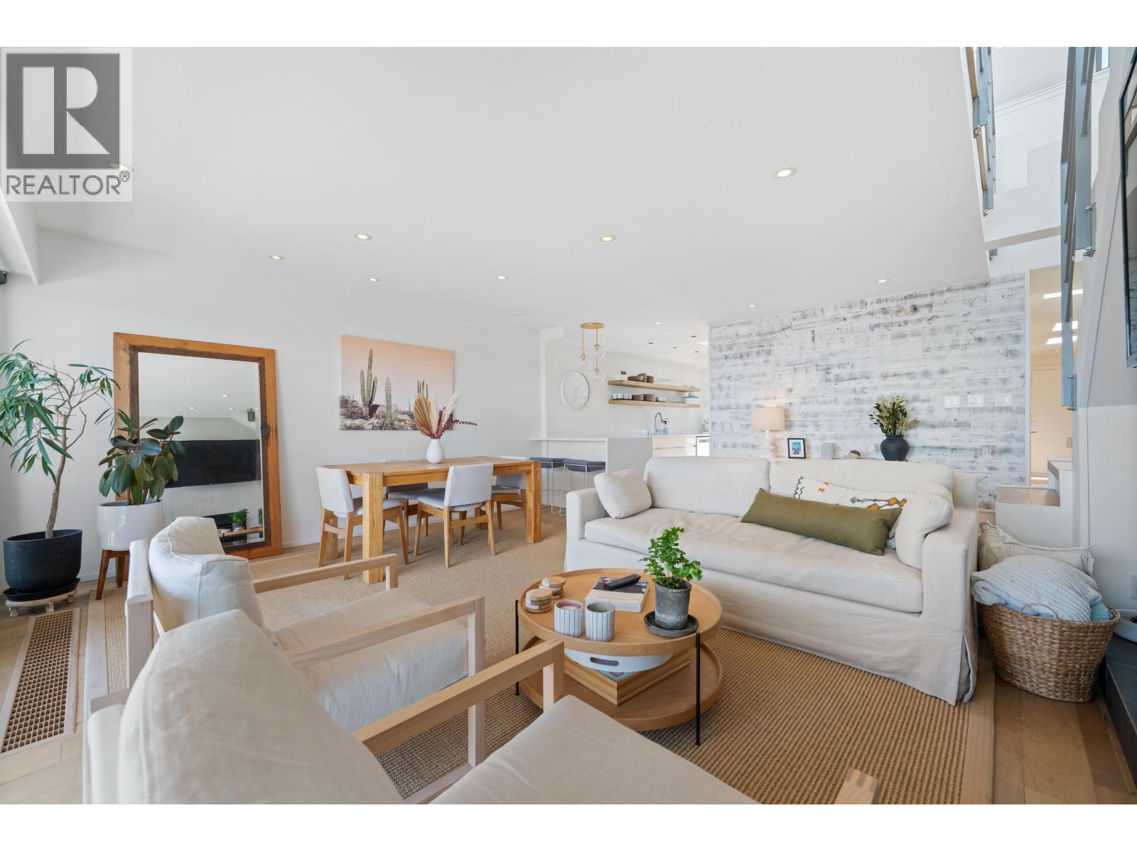41 2238 Folkestone Way Property Photo 2