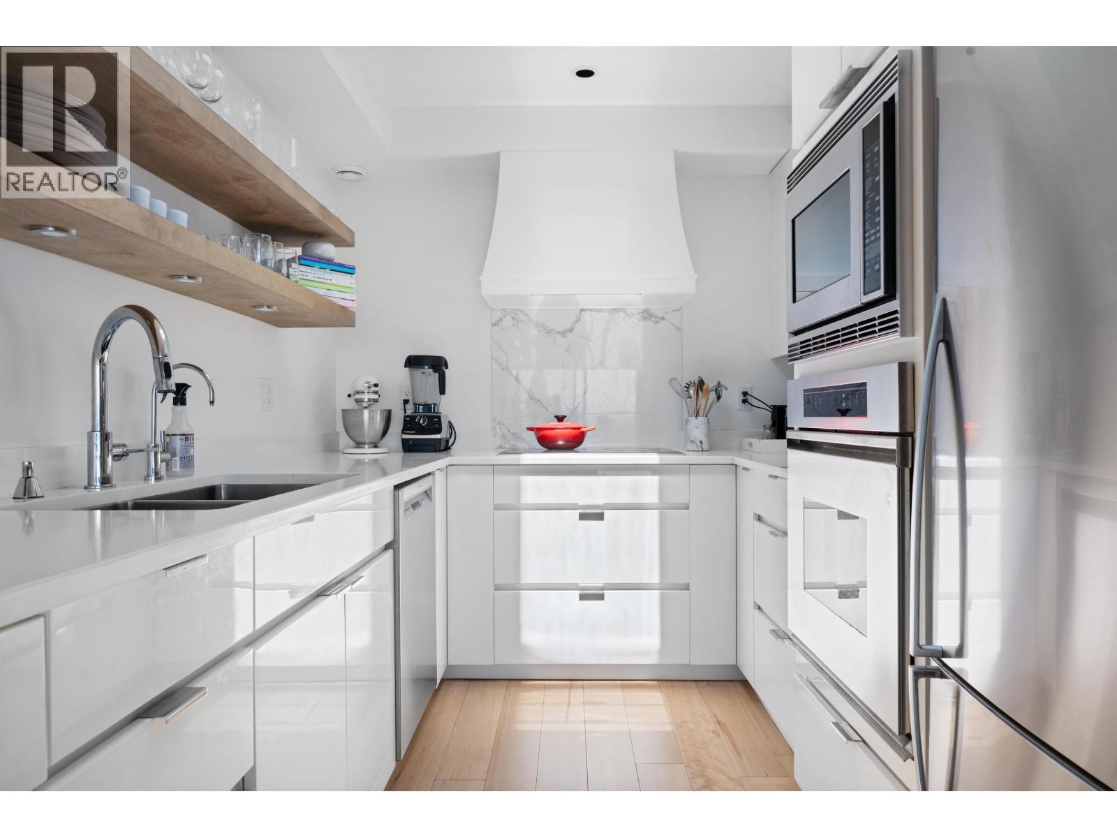 41 2238 Folkestone Way Property Photo 3