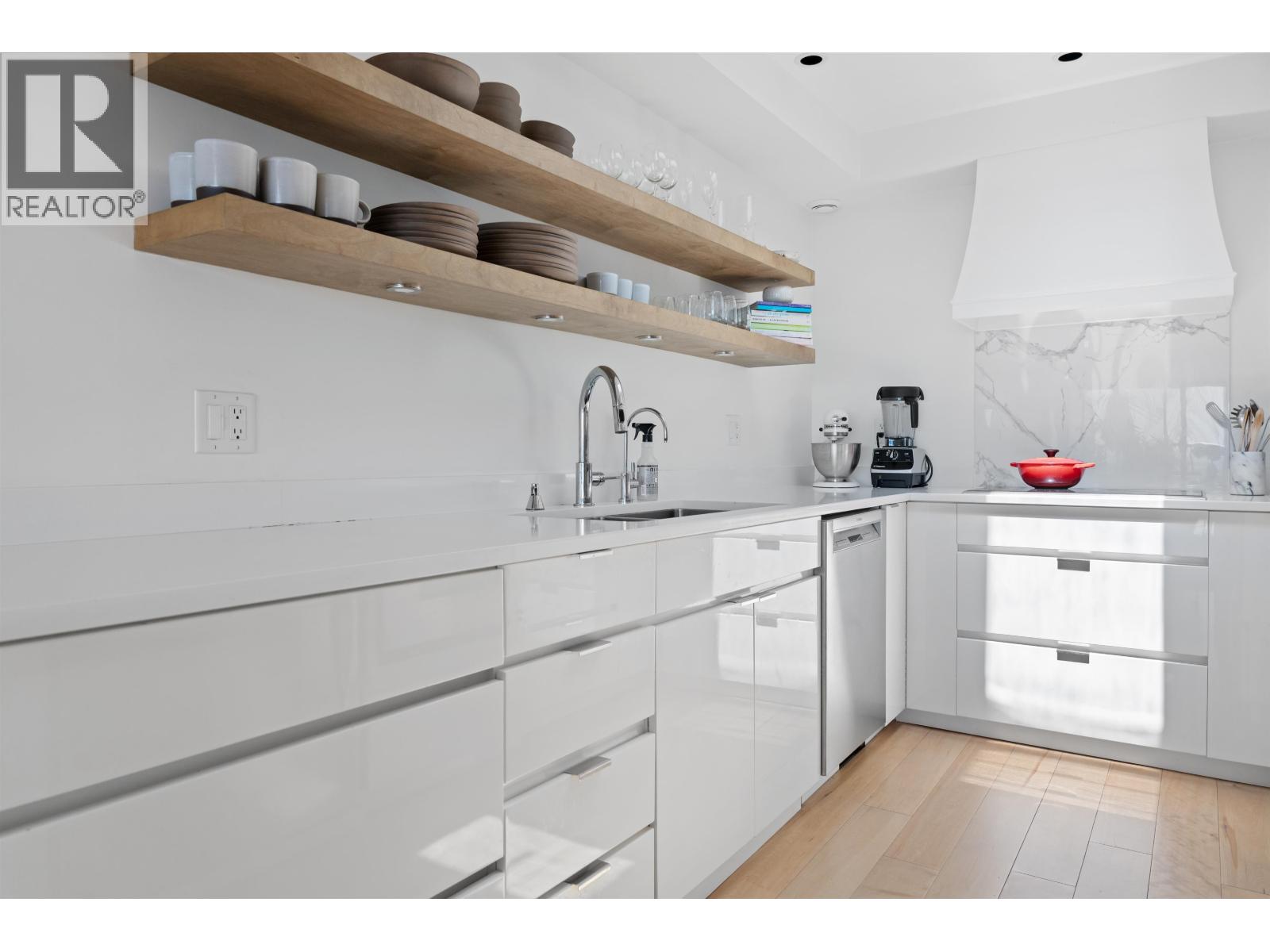 41 2238 Folkestone Way Property Photo 4