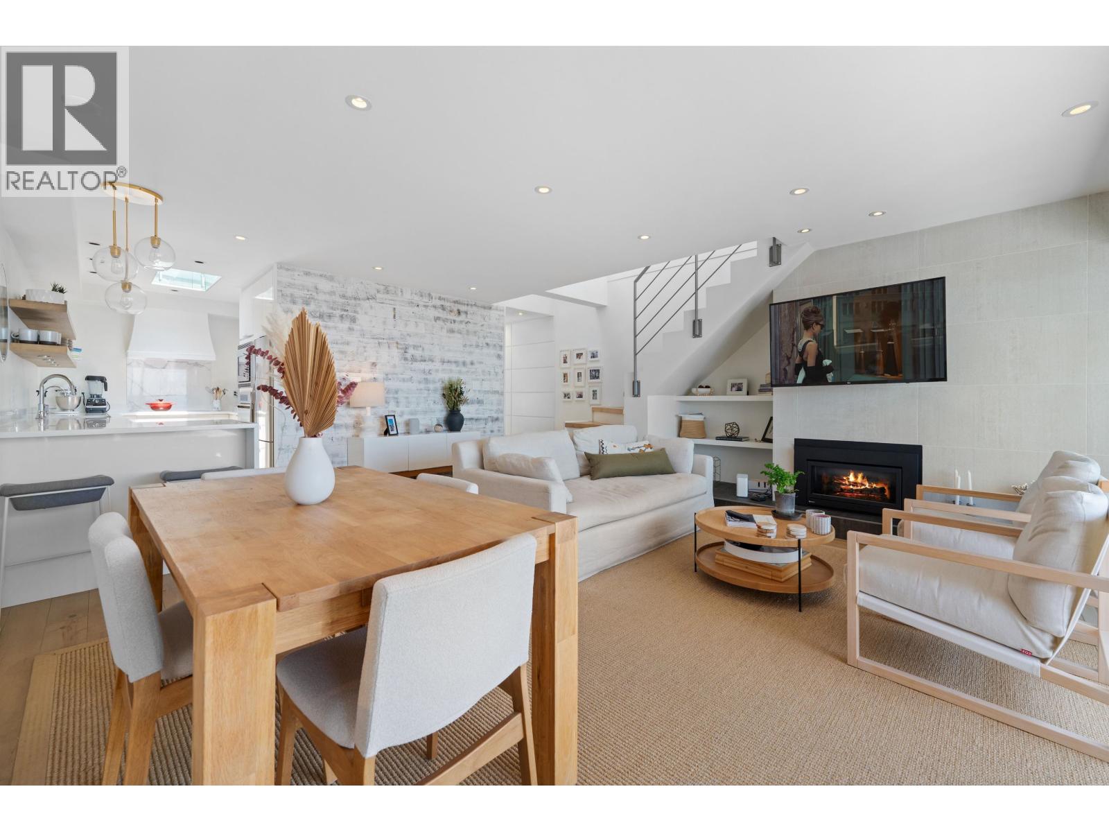 41 2238 Folkestone Way Property Photo 5