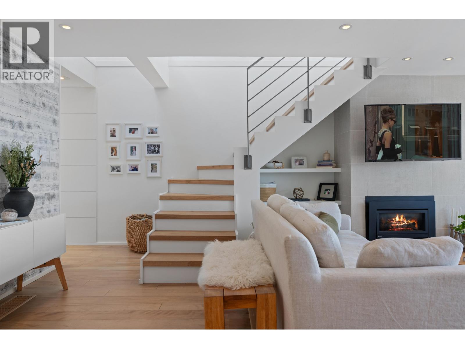 41 2238 Folkestone Way Property Photo 9