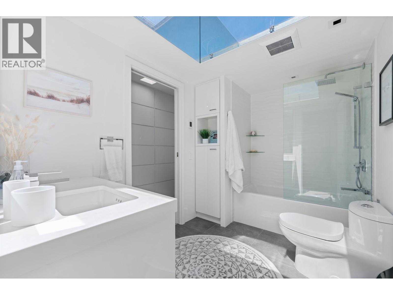 41 2238 Folkestone Way Property Photo 16