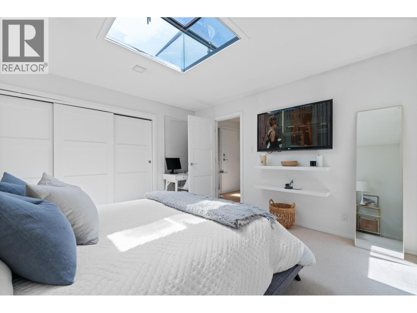 41 2238 Folkestone Way Property Photo 17