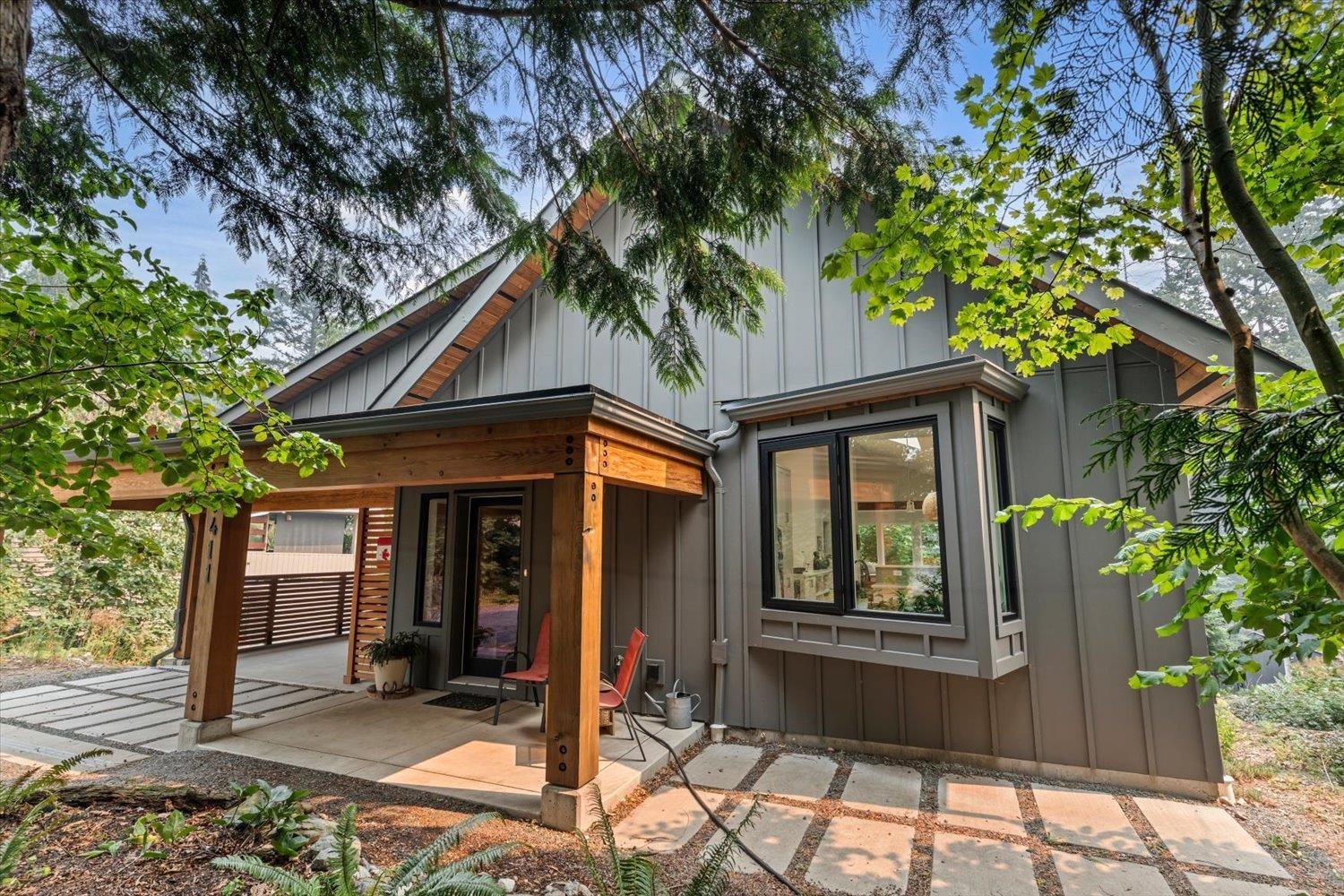 411 7th Avenue Property Photo 4