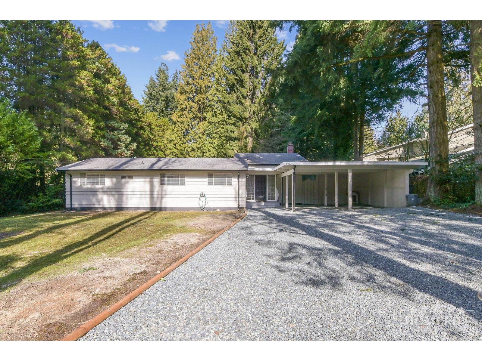 House 12687 23 AVENUE