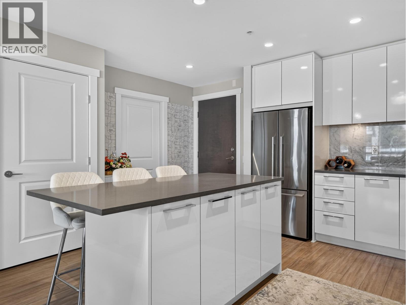 304 2663 Library Lane Property Photo 16