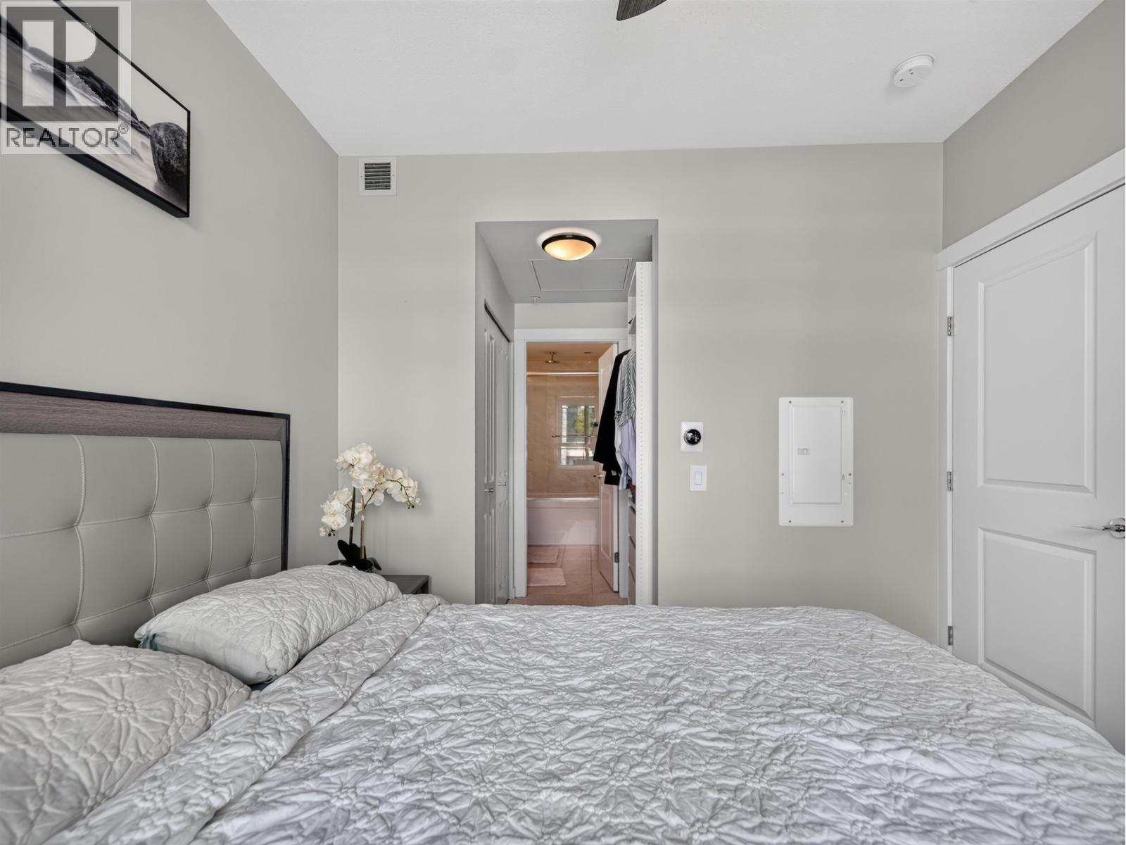 304 2663 Library Lane Property Photo 19