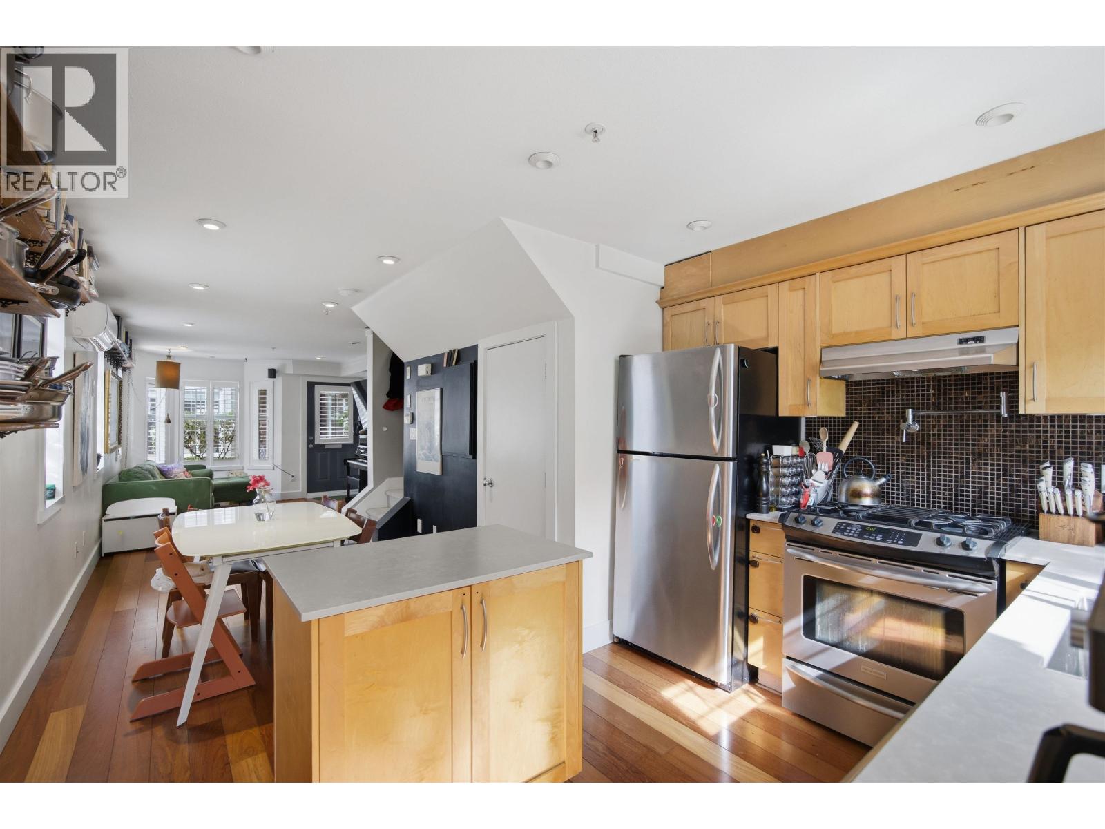 6 1642 E Georgia Street Property Photo 1