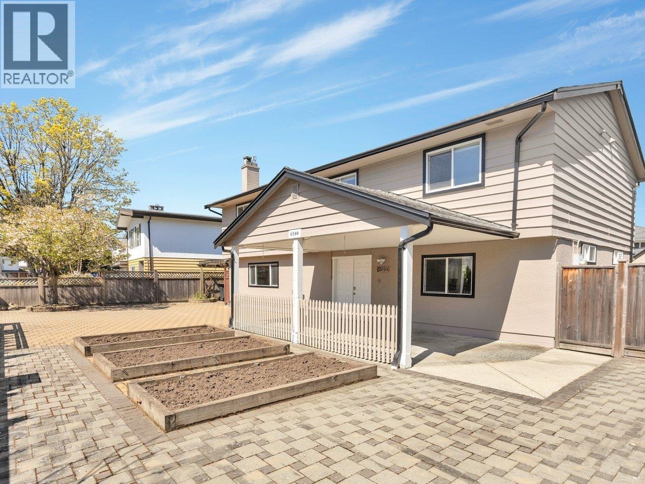 6500 Azure Road Property Photo 4