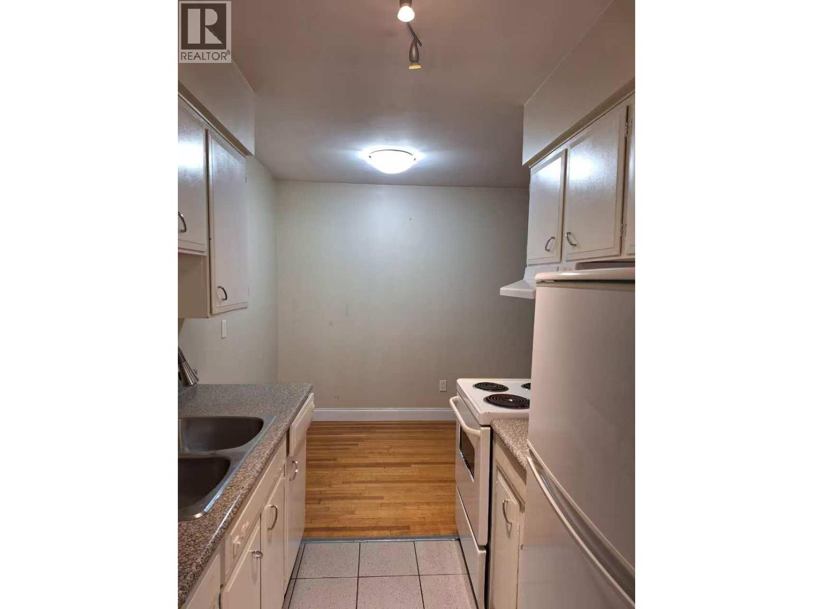 1404 E 57th Avenue Property Photo 3