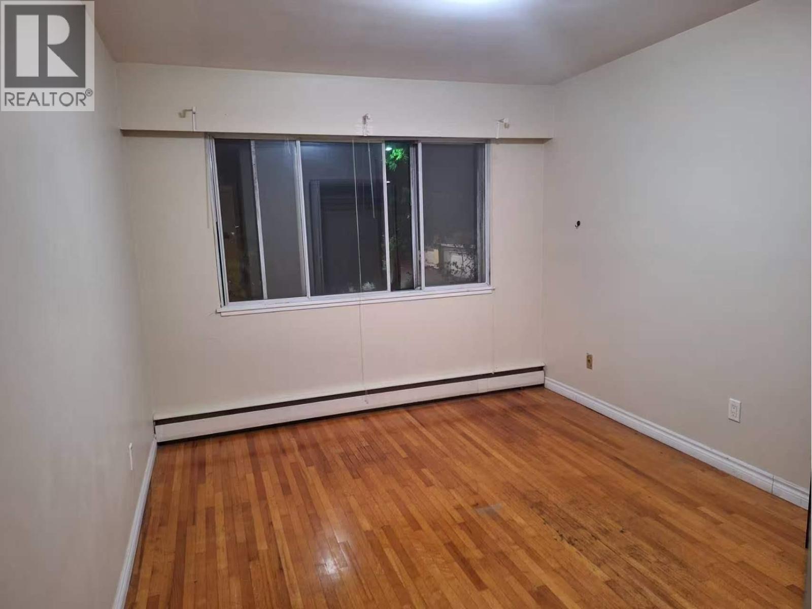 1404 E 57th Avenue Property Photo 5