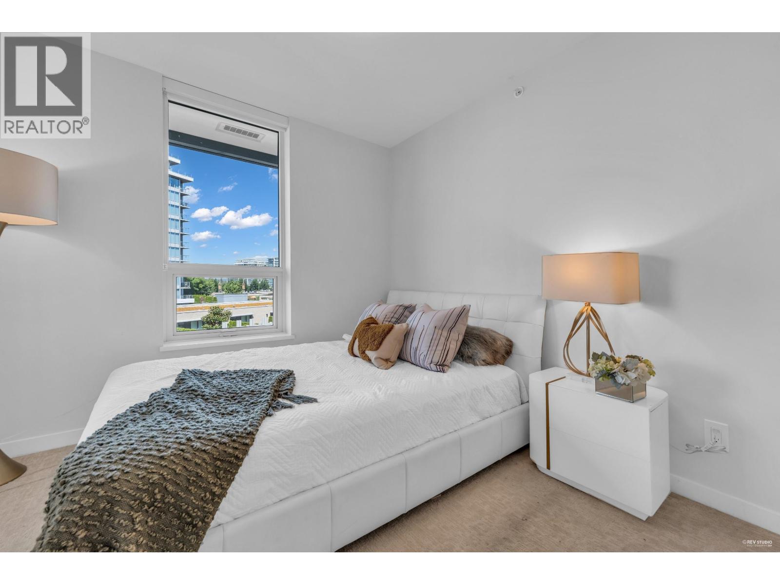 519 3699 Sexsmith Road Property Photo 17