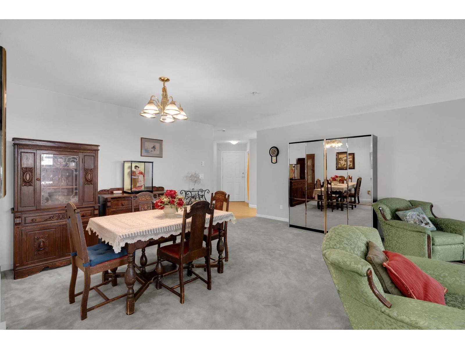 206 9668 148 Street Property Photo 4