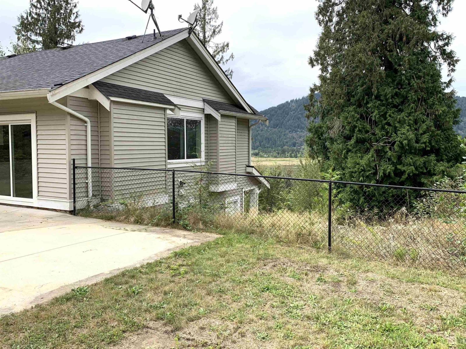 10710 Sylvester Road Property Photo 13