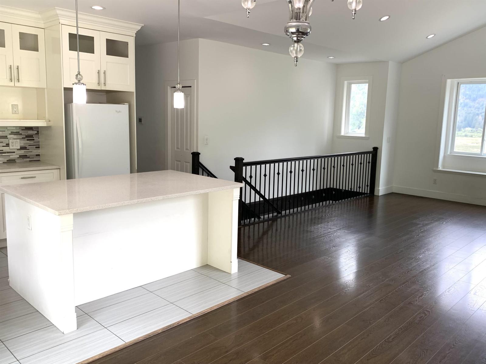 10710 Sylvester Road Property Photo 17
