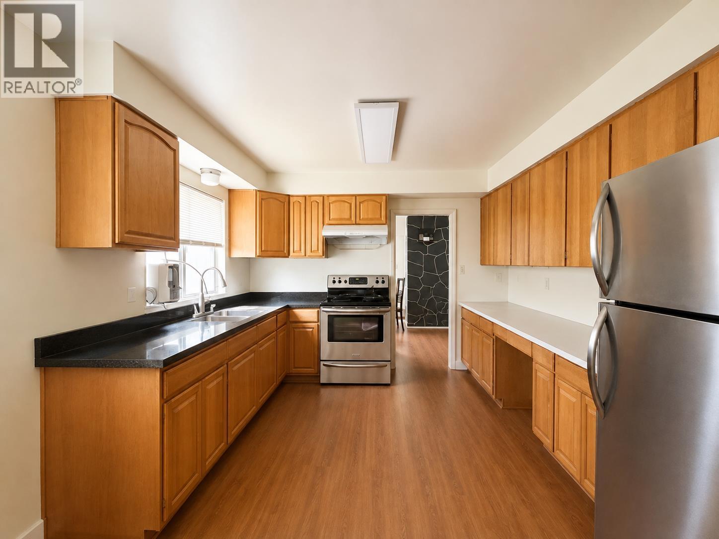 796 W 42nd Ave Property Photo 5