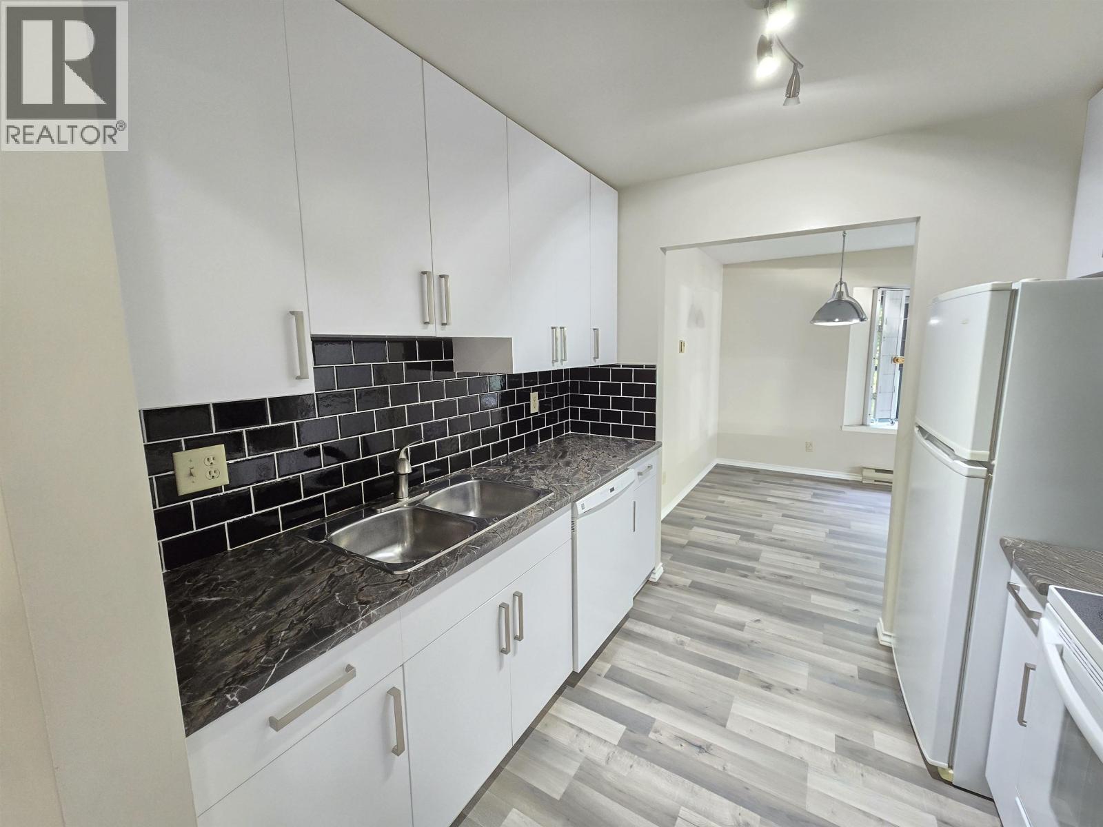 109 5250 Victory Street Property Photo 1