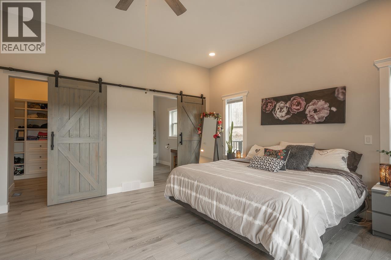 5593 Lakeside Court Property Photo 15
