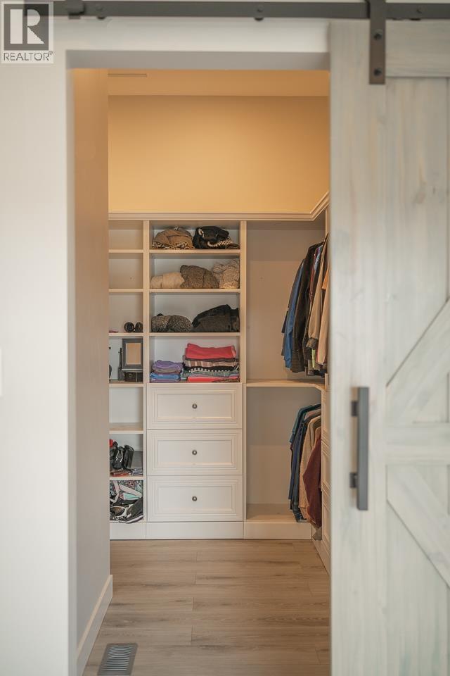 5593 Lakeside Court Property Photo 16