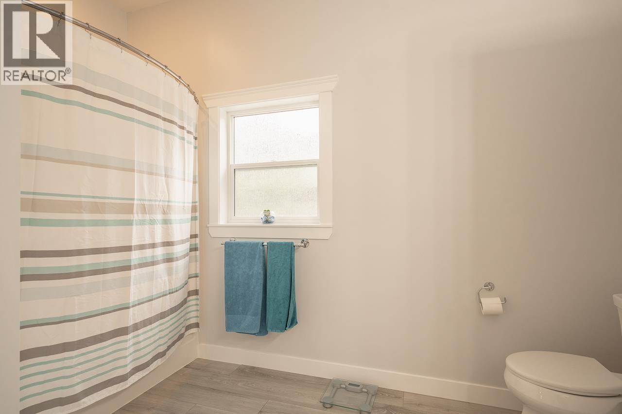 5593 Lakeside Court Property Photo 21