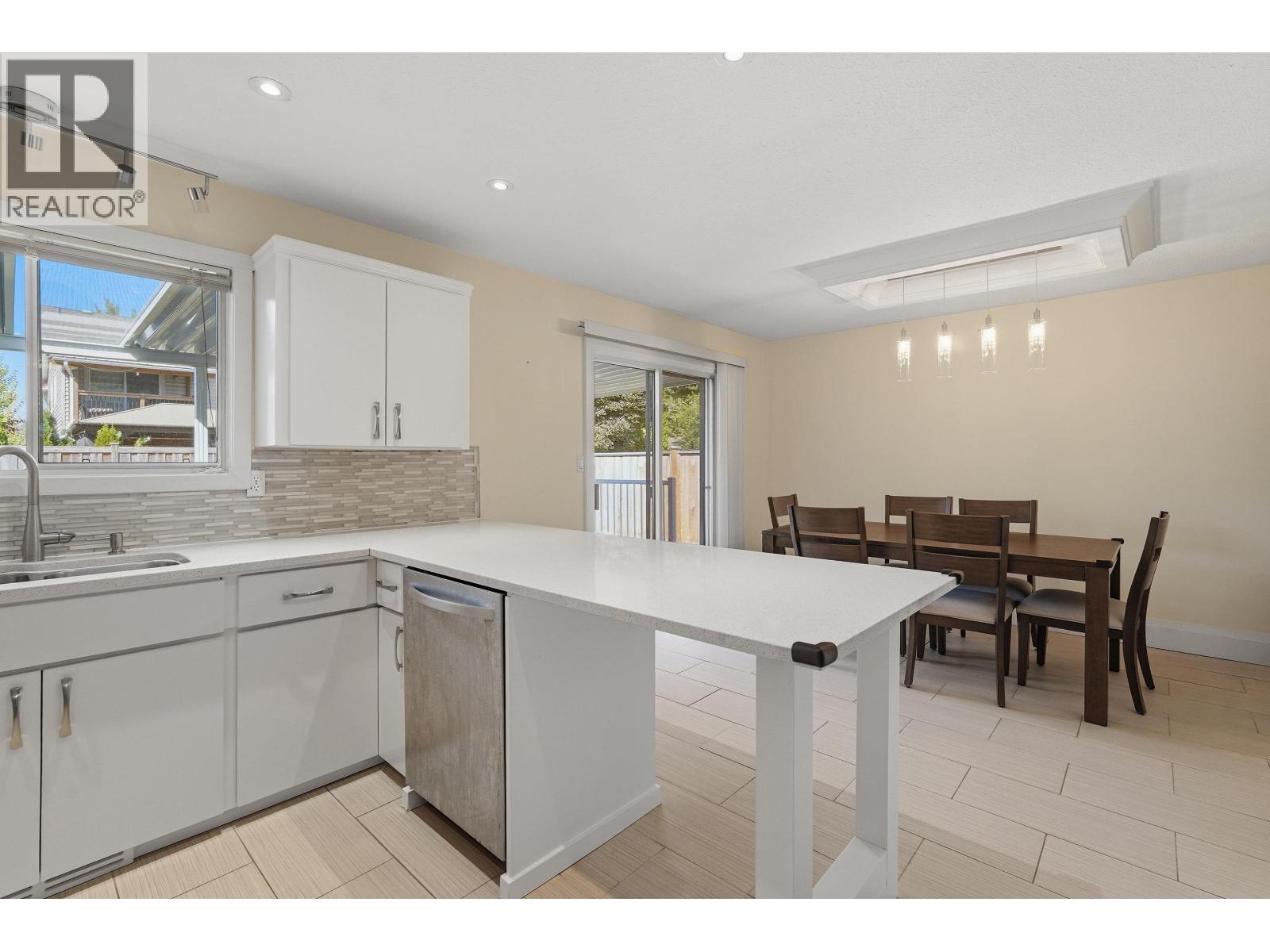 23423 Sandpiper Avenue Property Photo 10