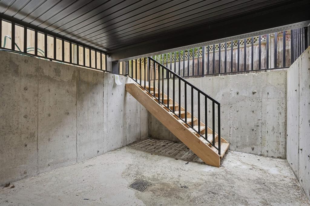101 12873 Marine Drive Property Photo 23