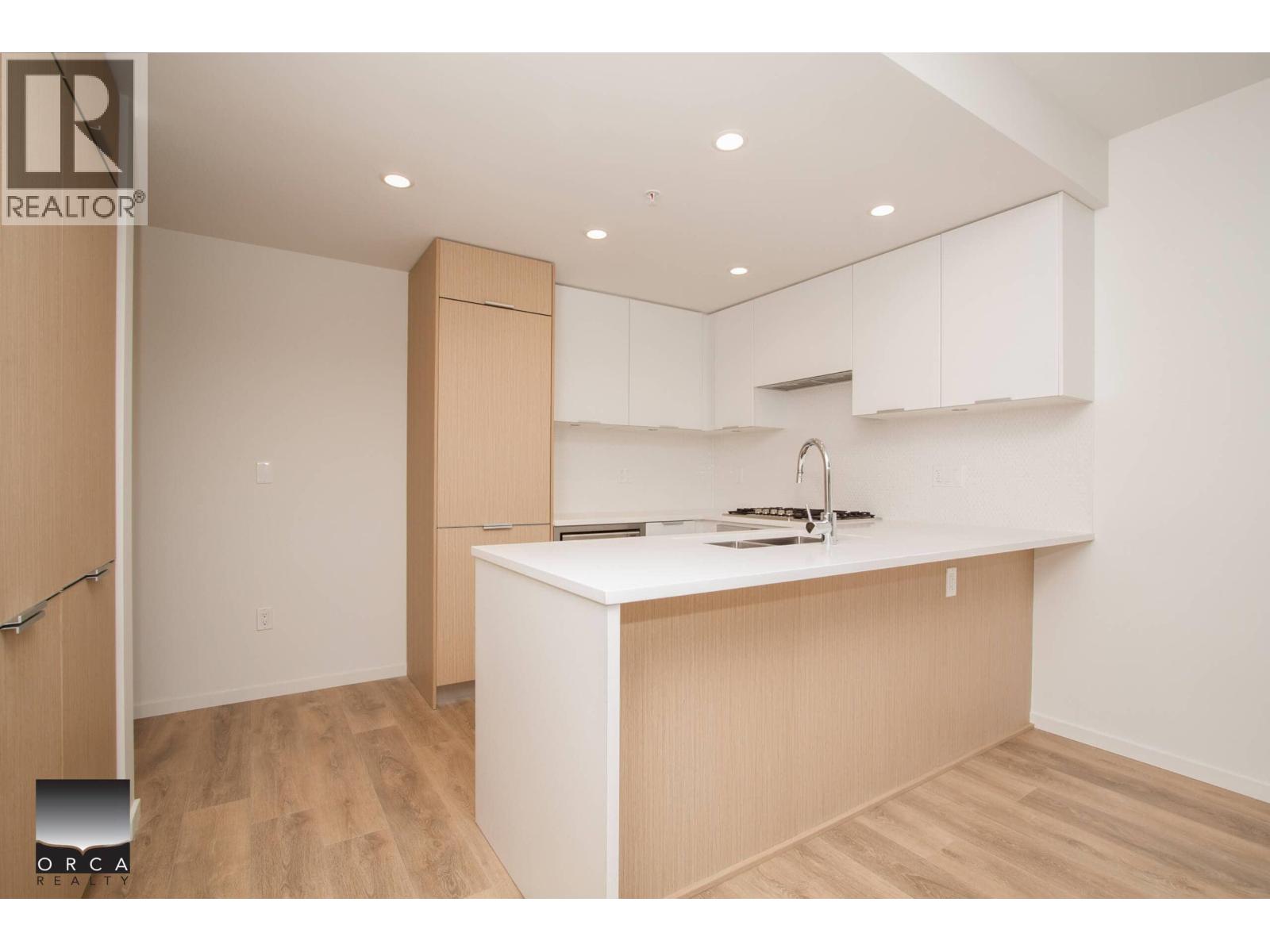 311 5080 Quebec Street Property Photo 2