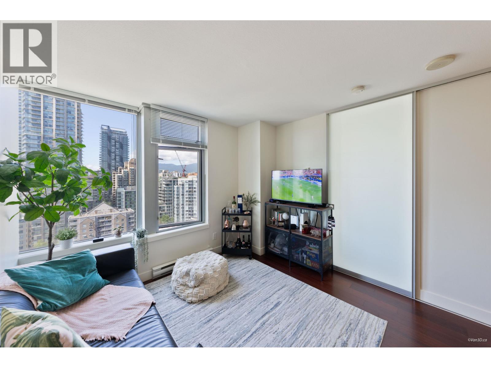 2204 1255 Seymour Street Property Photo 4