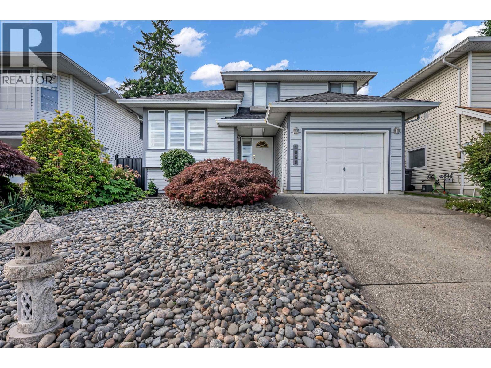 1869 Harbour Street Property Photo 1