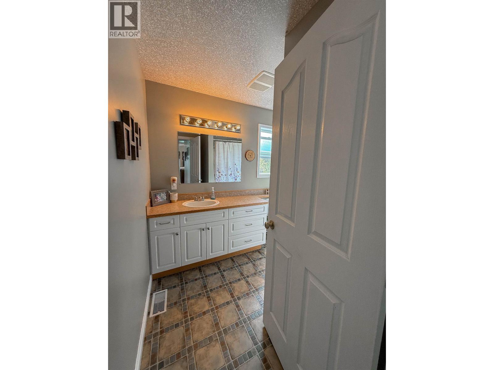 4970 Easzee Drive Property Photo 18