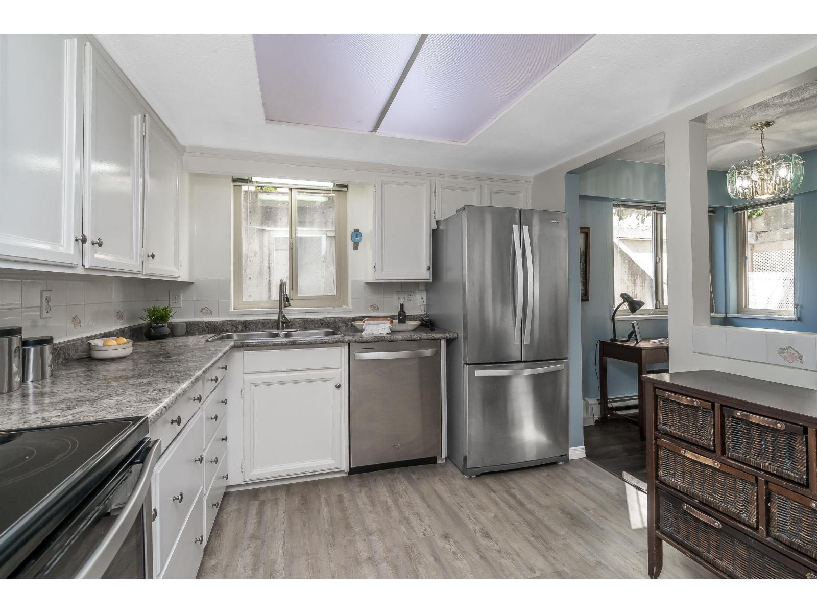 102 1368 Foster Street Property Photo 2