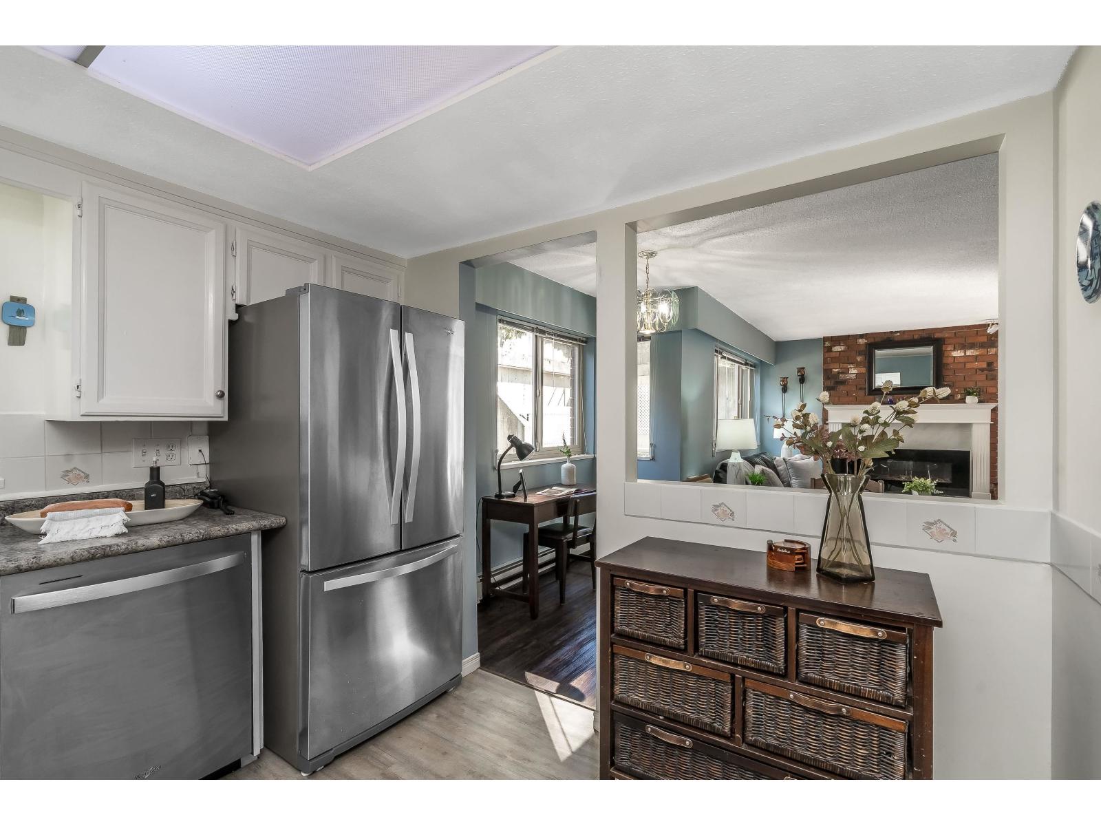 102 1368 Foster Street Property Photo 4