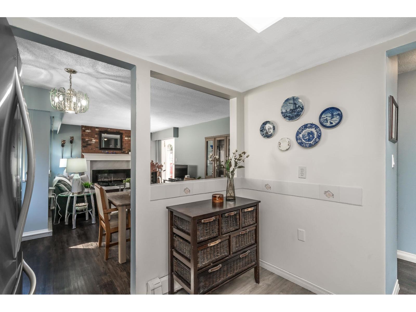 102 1368 Foster Street Property Photo 5